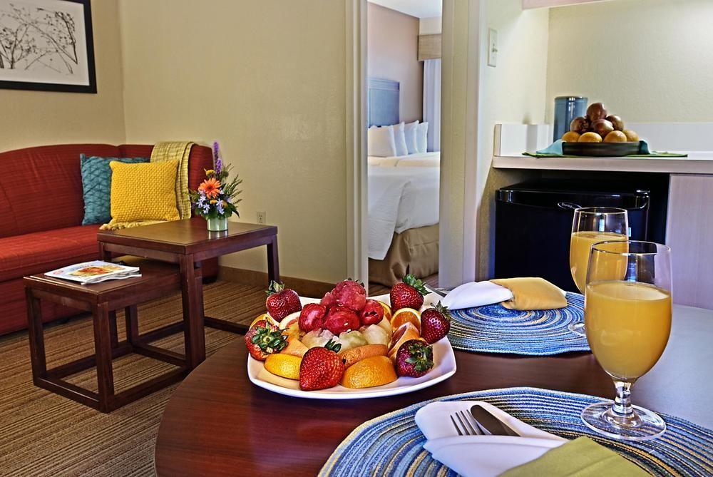 Courtyard By Marriott Orlando Lake Buena Vista At Vista Centre Экстерьер фото